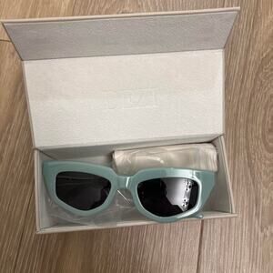 Dezi on read blue jade